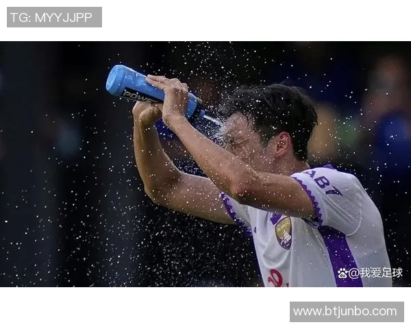 足球球星泡冰桶降温挑战揭秘 冰水温度达到多少度对恢复最有效 足球球星泡冰桶降温挑战揭秘 冰水温度达到多少度对恢复最有效