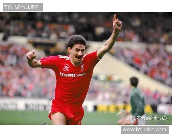 黑笔画风格下的足球巨星：探索球场上的艺术与激情